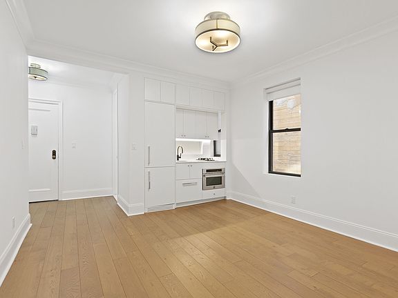 5th image of 225 W 23rd St #2255J