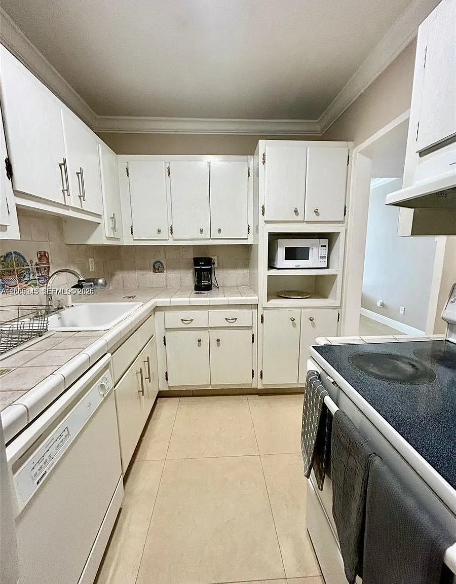 The Decoplage Condo — Photo 4