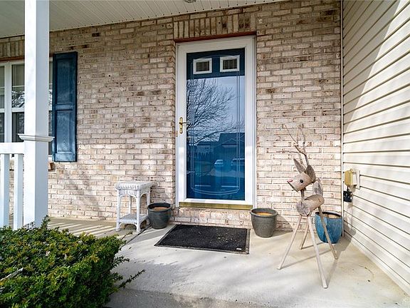 4th image of 313 Laurel Glen Dr