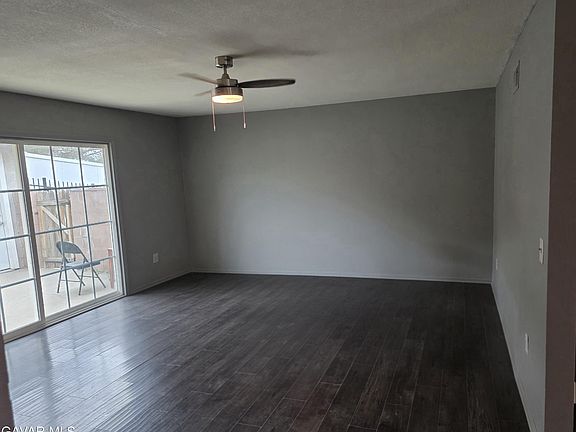 4th image of 828 W Avenue H6