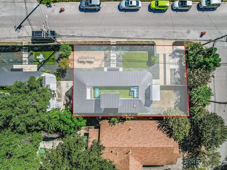 1300 Navasota St — Photo 25