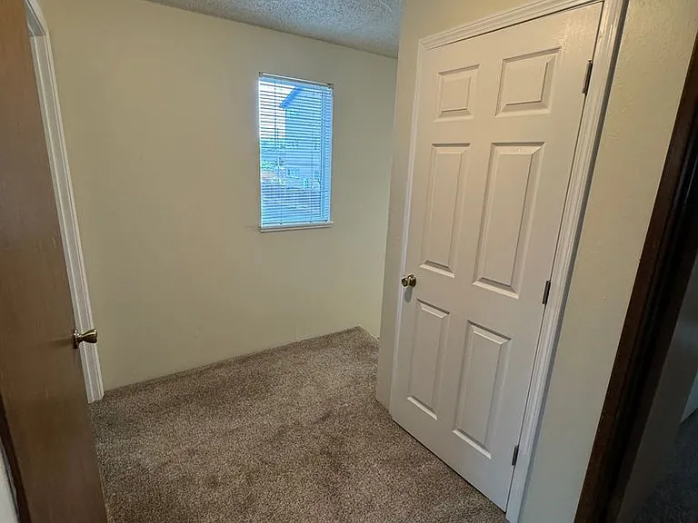 197-2105-09 Lincoln — Photo 13