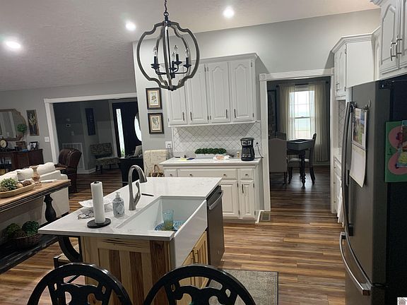 5th image of 21 Persimmon Dr