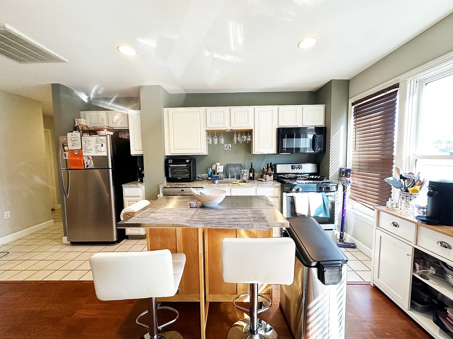 2 bed, 851 sqft, $3,800 — Photo 1
