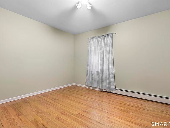 5th image of 22 Neagle Street