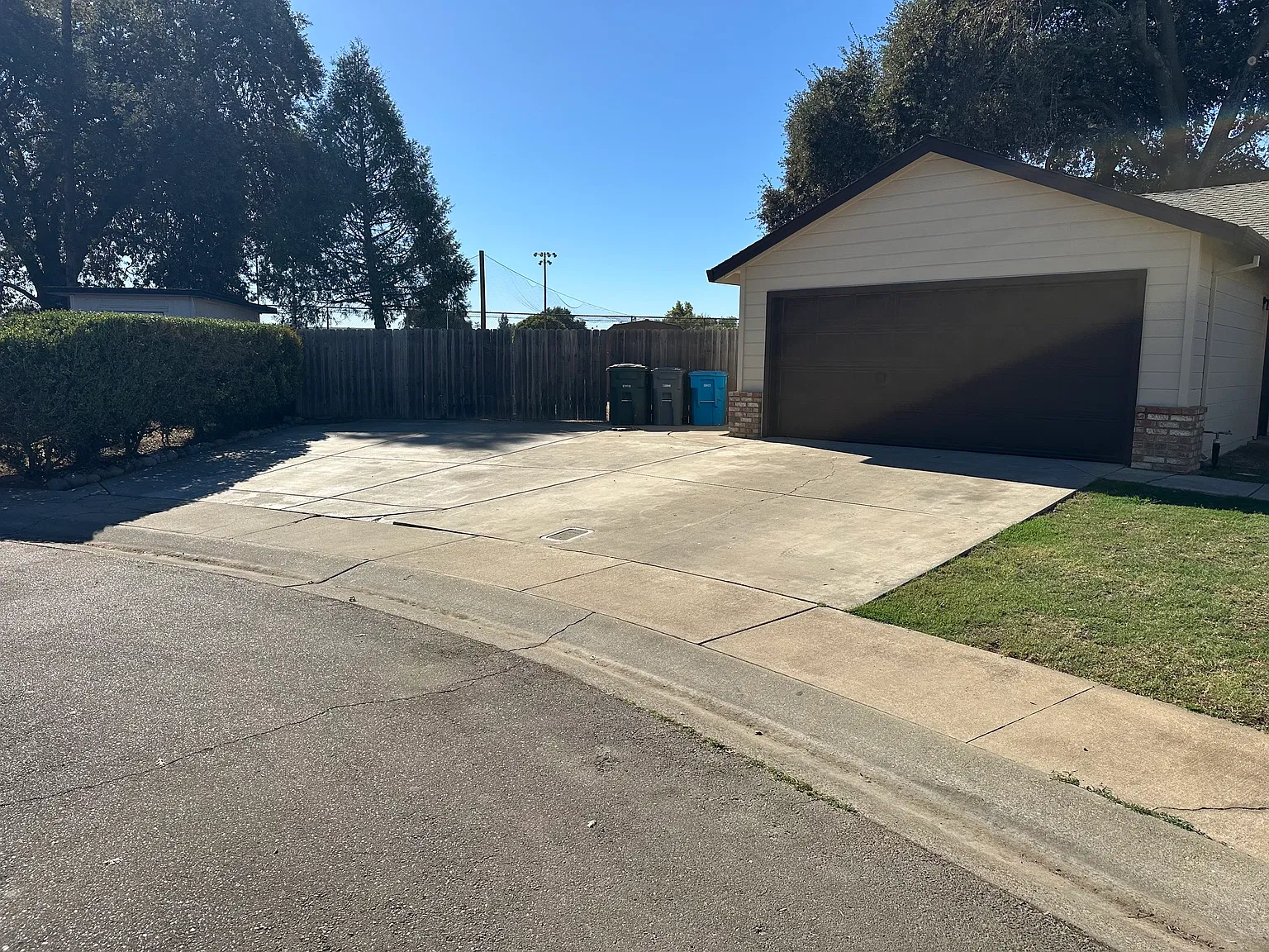 Miki Cir, Live Oak — Photo 2
