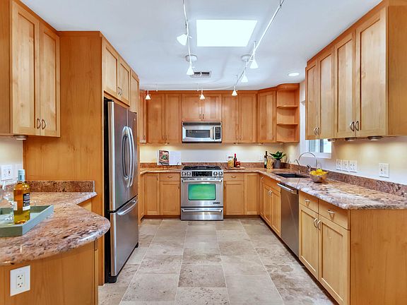 3rd image of 1313 E Belmont Ave
