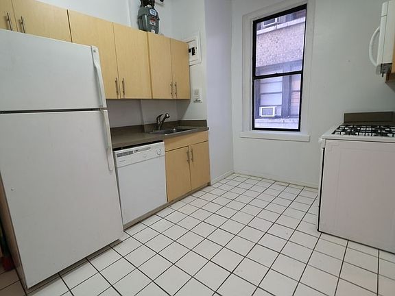 4th image of 700 W 176th St APT 2E