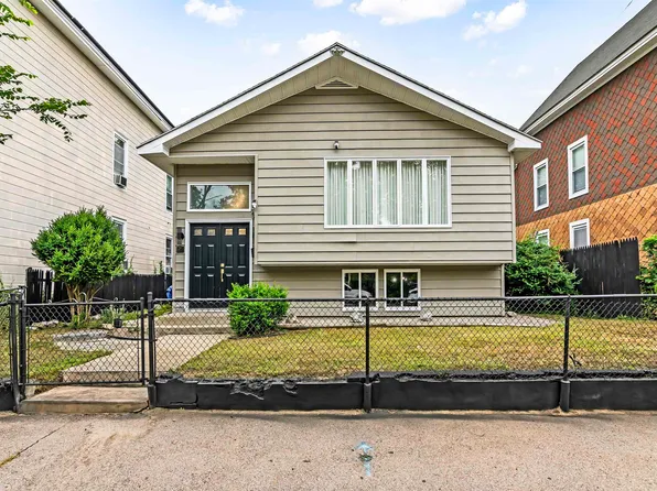 394 Cedar Street, Manchester, NH 03103