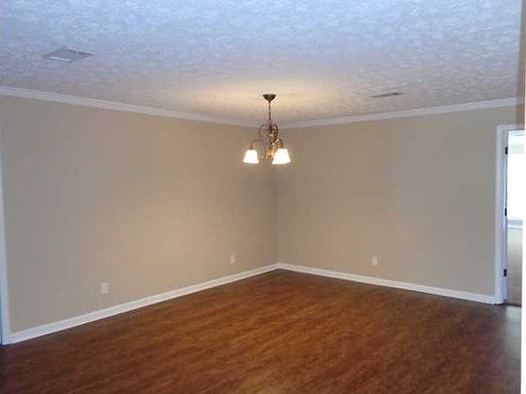 2nd image of 5837 Ainsworth Dr