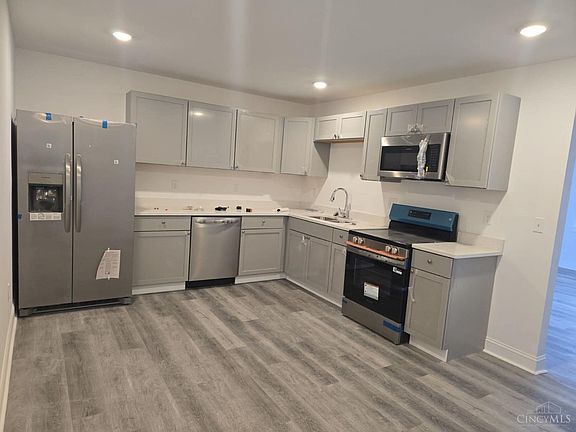 2nd image of 2818 Shartle St