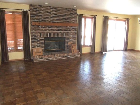 5th image of 806 Brian Ct #806
