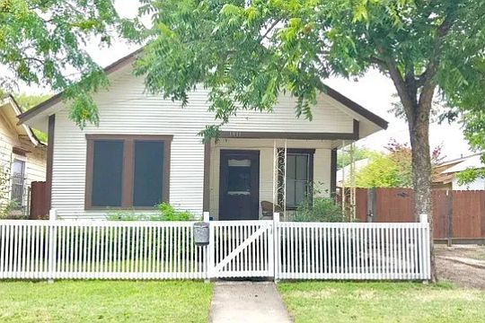 3rd image of 1811 San Fernando St