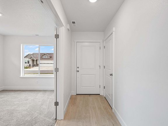 4th image of 458 NW Birdie Ln #118