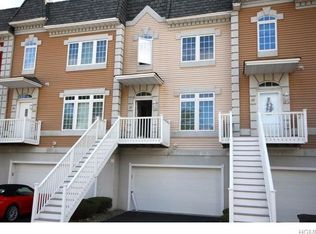 12 Versailles Way, Nanuet, NY 10954