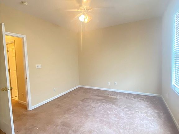 4th image of 3159 Wisteria Ln Unit 201