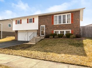 16818 Gaynelle Rd, Tinley Park, IL 60477