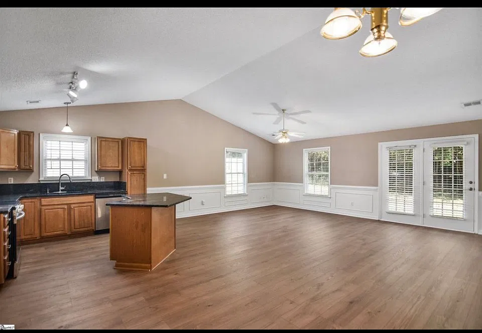 27 Sweetland Ct — Photo 3