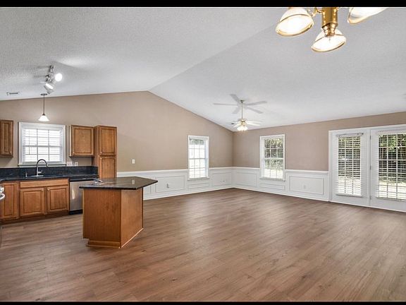 4th image of 27 Sweetland Ct