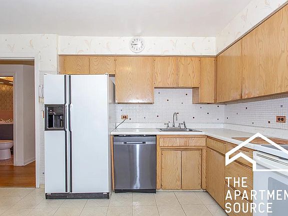 2nd image of 7407 N California Ave