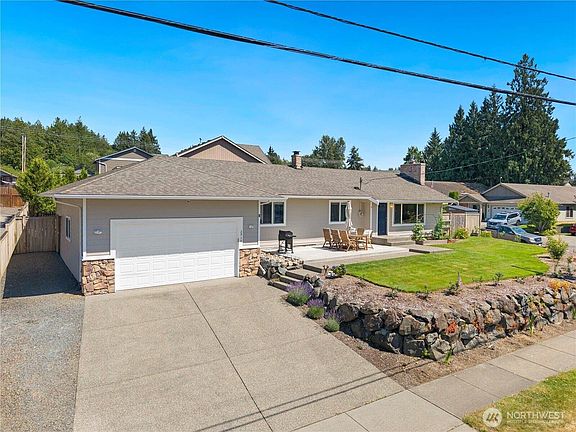 3rd image of 2915 79th Ave NE