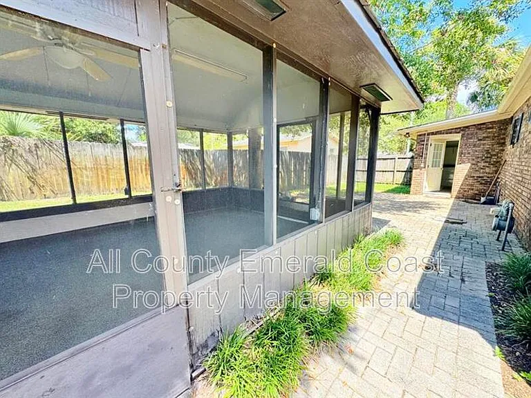 733 Beach Dr — Photo 40