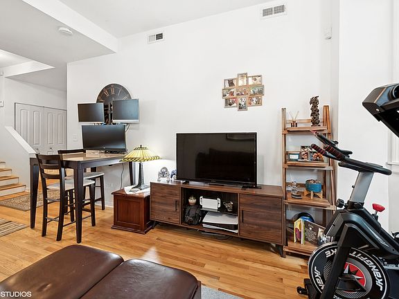 5th image of 7314 N Honore St APT 105