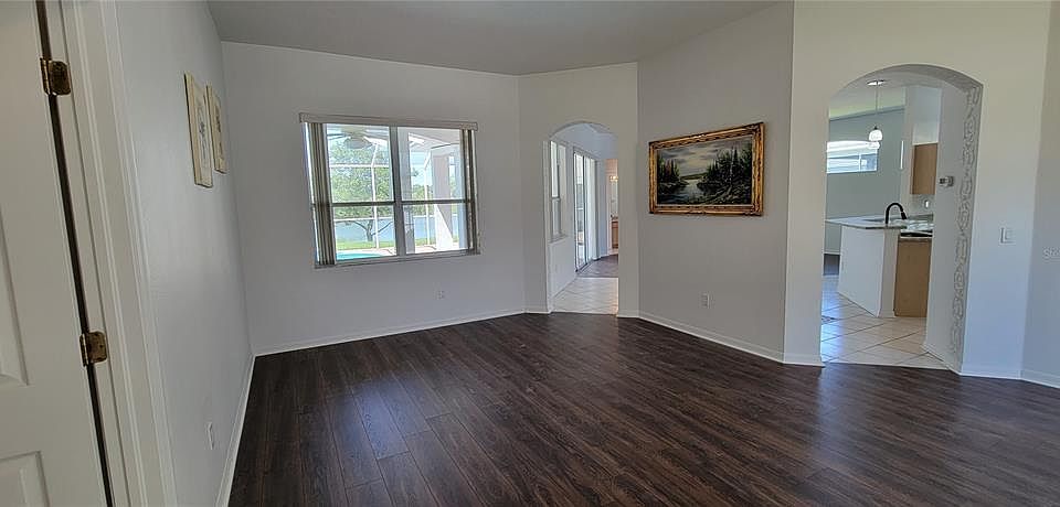 2nd image of 39411 Roswell Pl