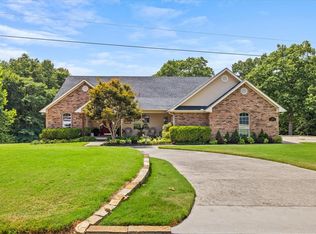 1520 N Woodland Dr, Rogers, AR 72756