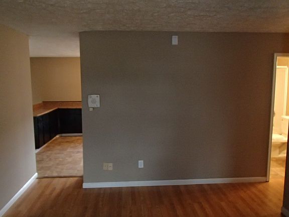 2nd image of 905 Moss Oak Ct