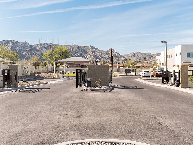 Stone View on Dobbins — Photo 75