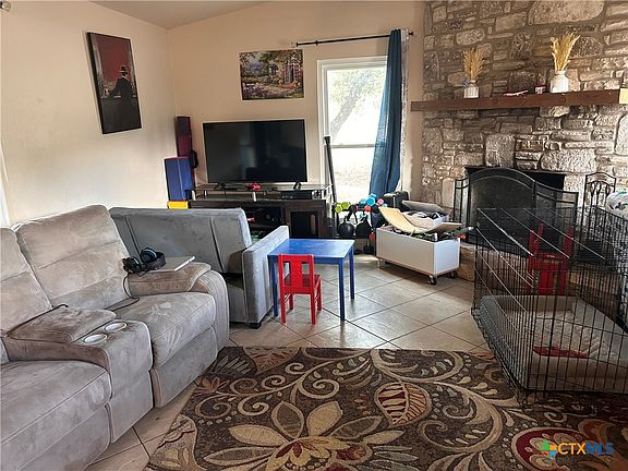 3rd image of 1215 Paradise Dr