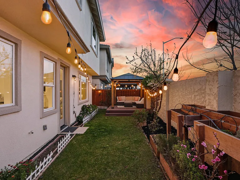 2525 Modena Dr — Photo 13