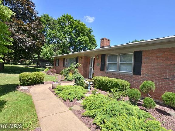 2nd image of 1930 Applewood Dr