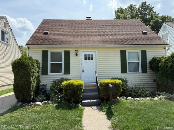 26135 Powers Ave, Dearborn Heights, MI 48125