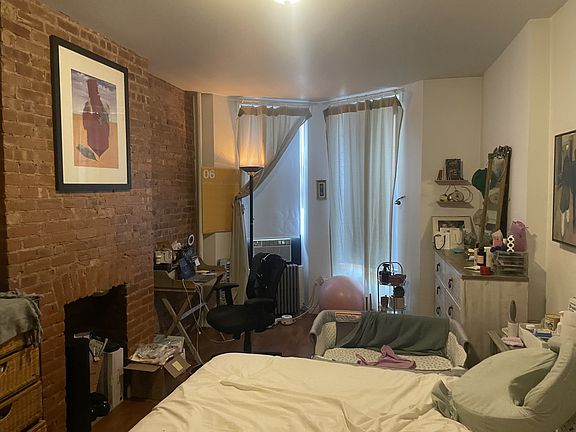 5th image of 500 11th St APT 1R