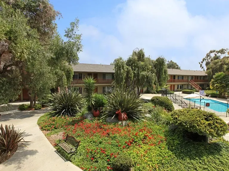 Hillside Gardens — Photo 9