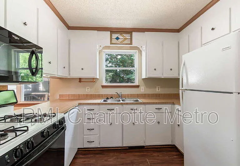 11241 Kingfisher Dr — Photo 6