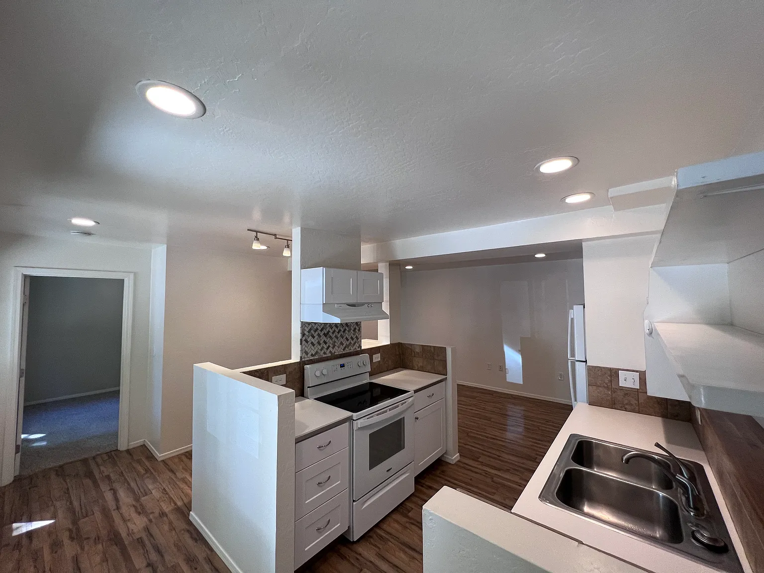 110 N Willow St — Photo 3