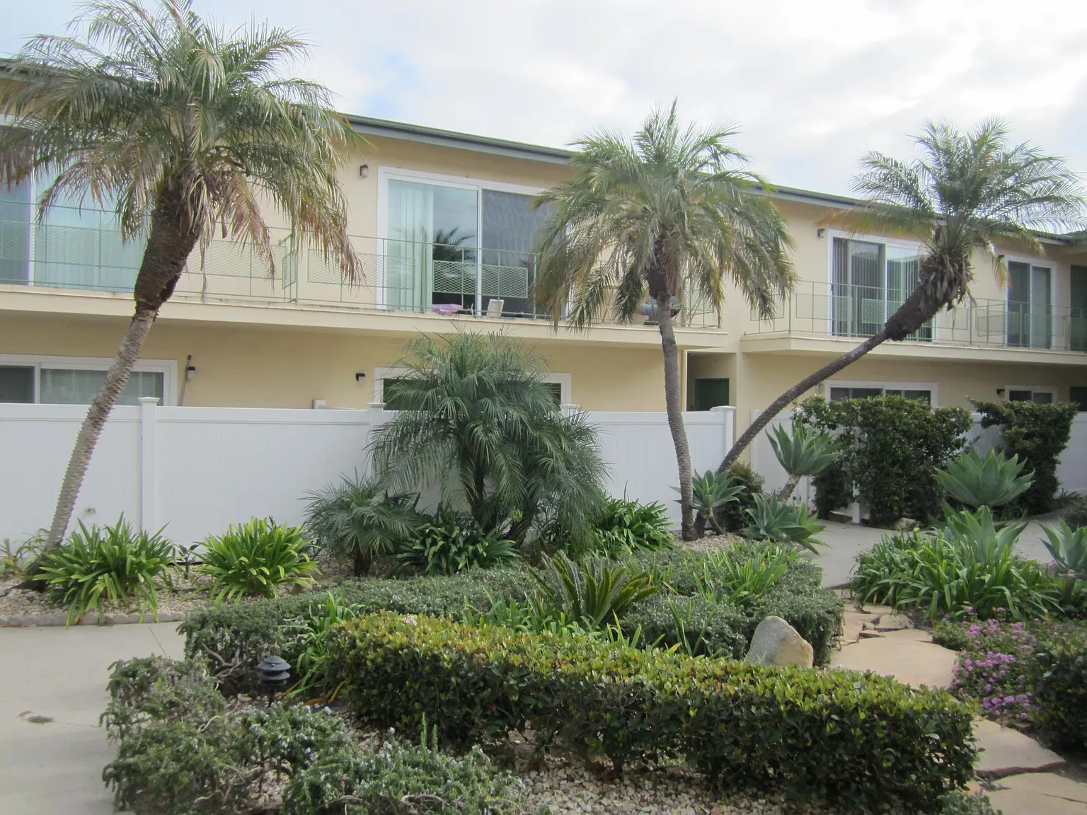 2 bed, $4,250 — Photo 1