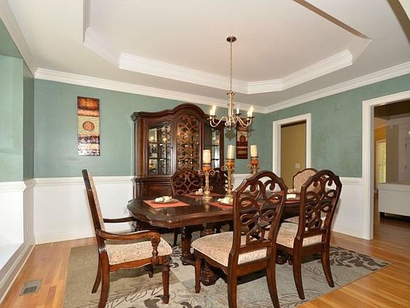 5th image of 4001 Honeytree Ln NE