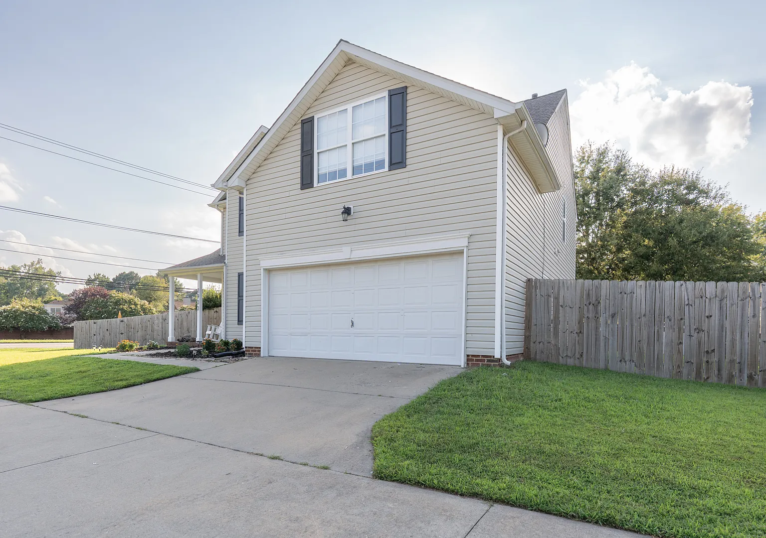 6 bed, 2683 sqft, $5,995 — Photo 3