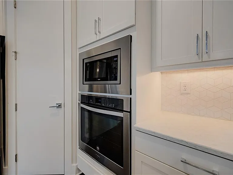 733 Taylor Ct NE — Photo 17