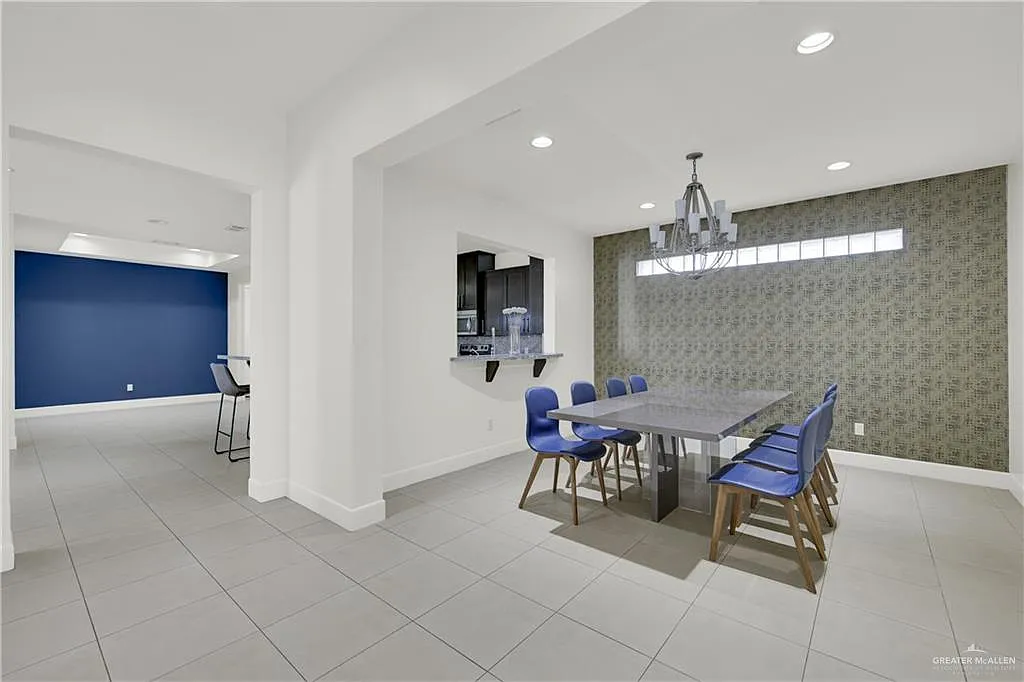 5 bed, 5.0 bath, 3128 sqft, $3,200 — Photo 3