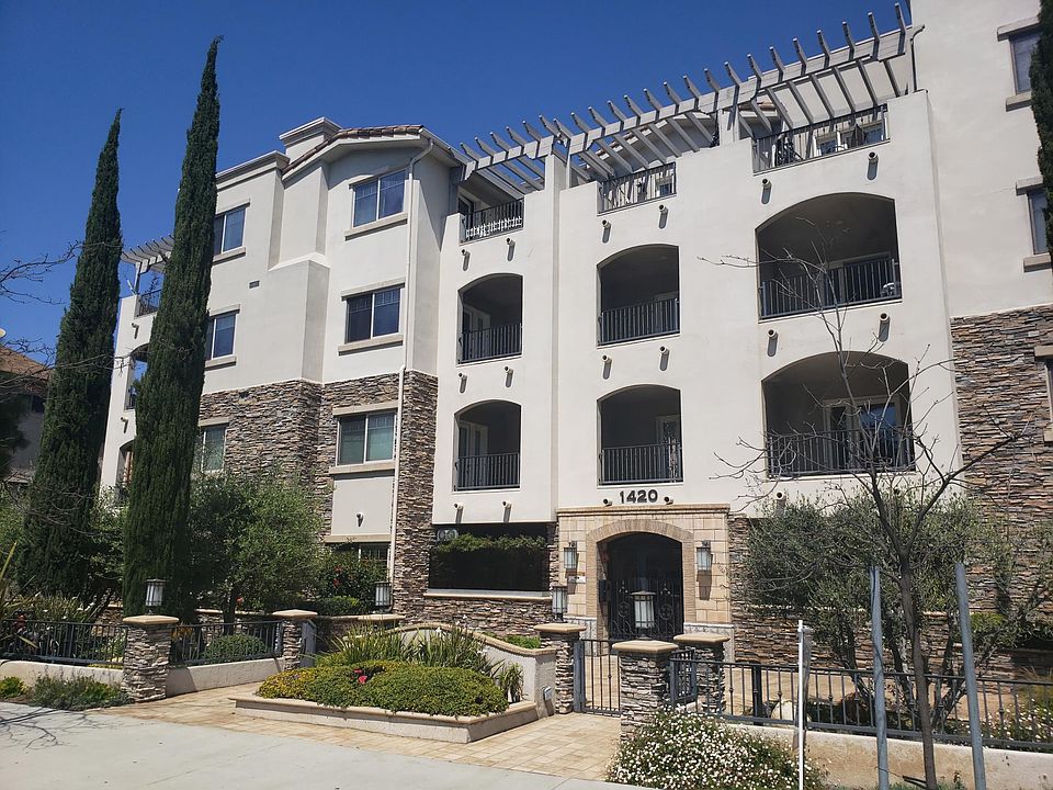 1st image of 1420 S Bundy Dr #104