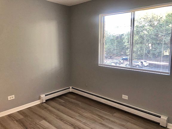 5th image of 624 W 65th St APT 6