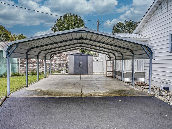 5th image of 1717 Oakwood Dr