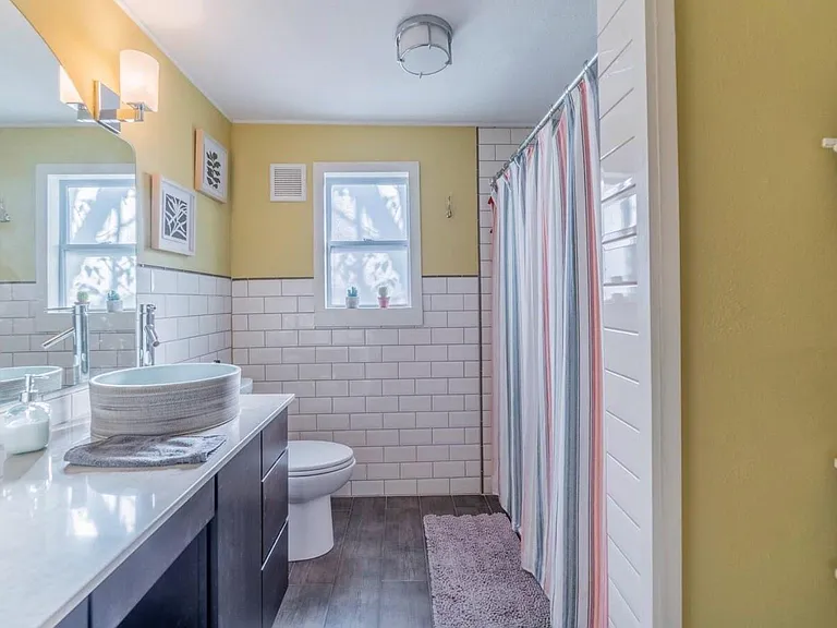 1503 Newton St — Photo 16