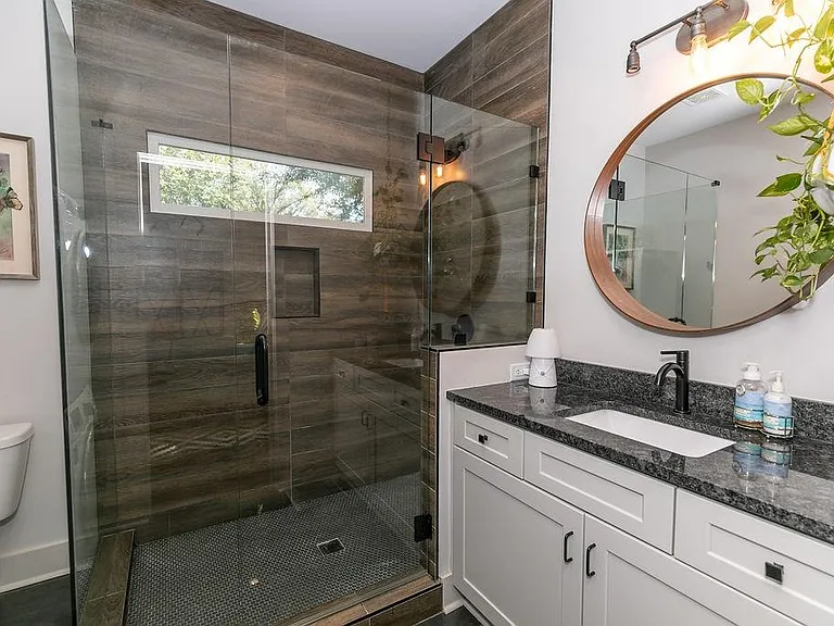 1084 Sanders Ave SE #B — Photo 17