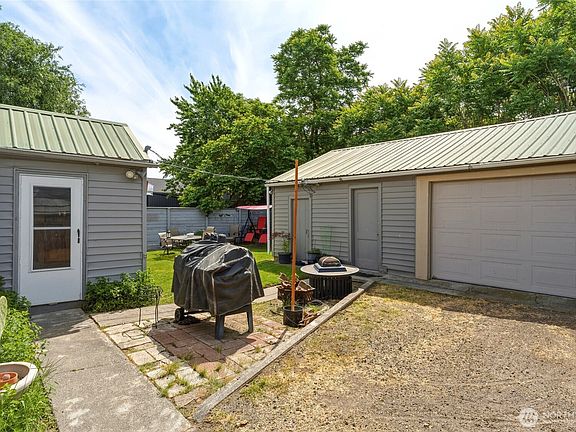4th image of 120 SE 11th Avenue